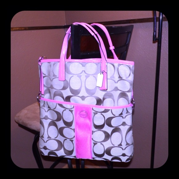 *****SOLD*****Authentic Coach Signature Bag