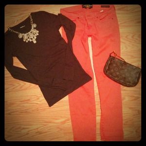 Mossimo top- 💥ADD ON TO ANY BUNDLE FOR$5!!💥