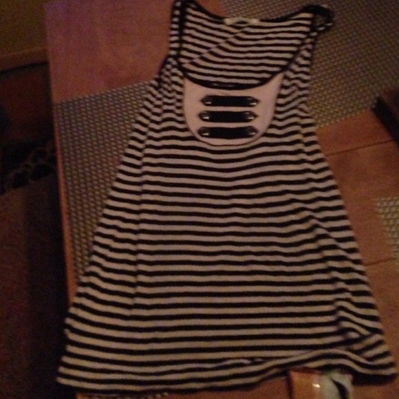Medium forever twenty tank - Picture 1 of 1