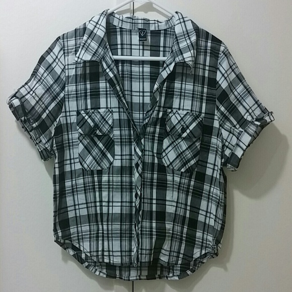 💥SALE 💥Plaid Crop Button Top