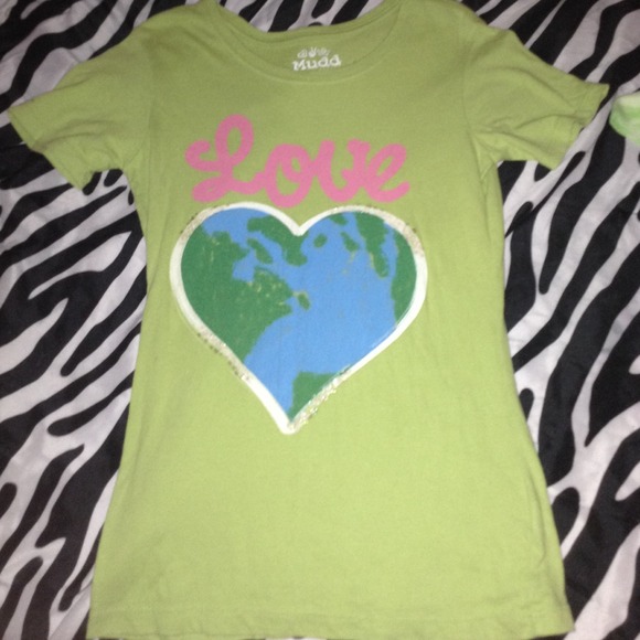 Green global "love" tee