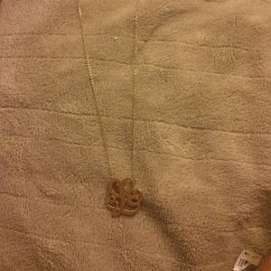 L monogramed necklace