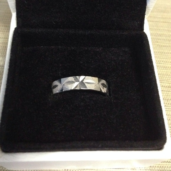 Sterling silver cut design Ring