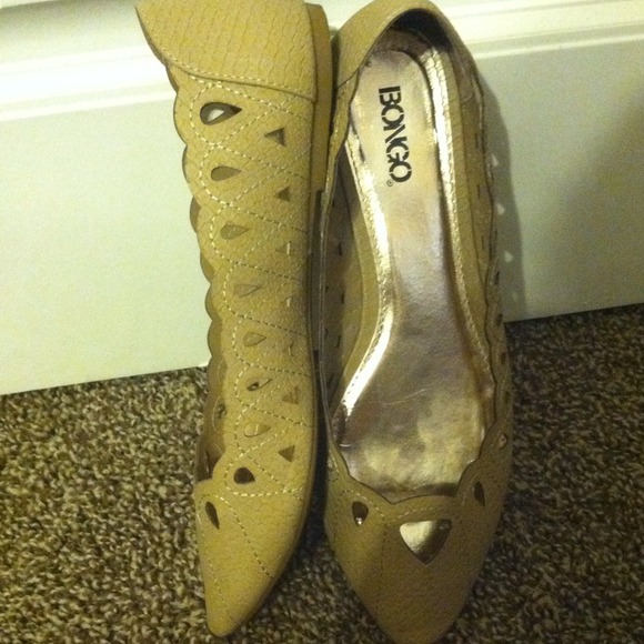 👒Gorgeous nude flats!👒 - Picture 2 of 4