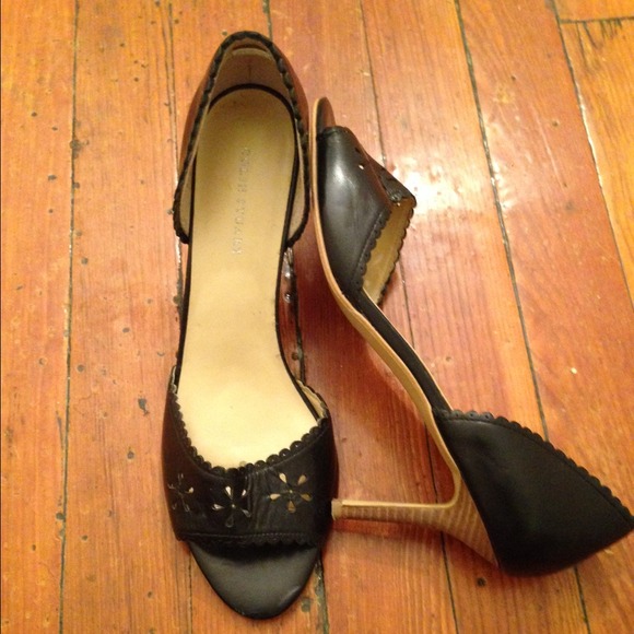 Heels - Picture 2 of 4