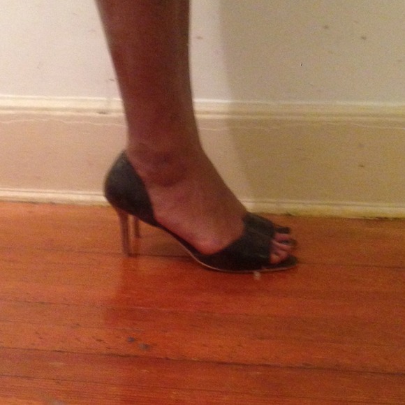 Heels - Picture 3 of 4