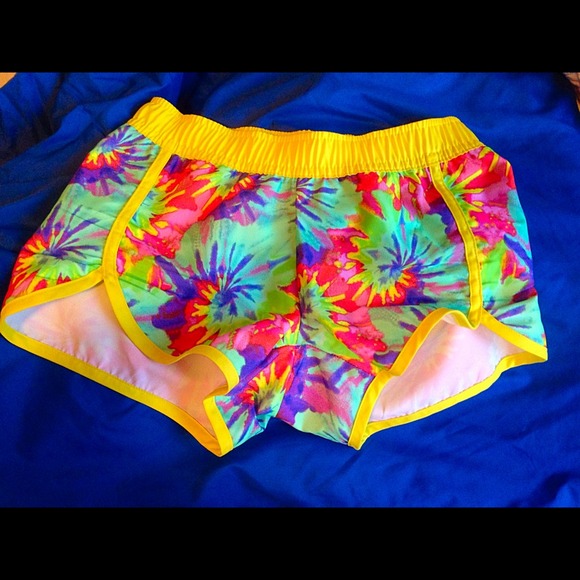 🚫TRADED🚫Vibrant tiedye shorts
