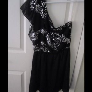 One shoulder black sparkly top dress