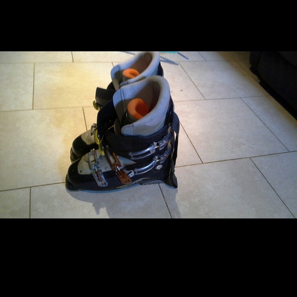 Salomon Performa Skiing Boots For Men - Picture 1 of 3