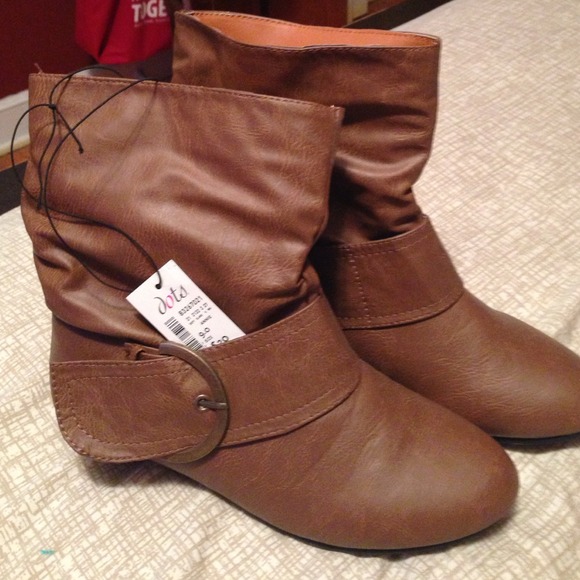 Dots Buckled brown feu leather booties