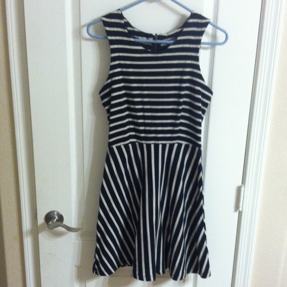 Black an white striped dress - Picture 1 of 2