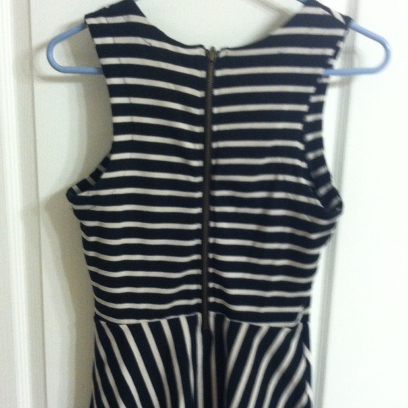 Black an white striped dress - Picture 2 of 2