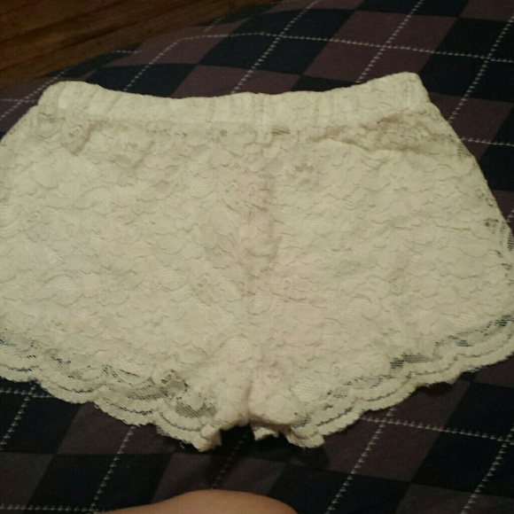 ❤ SOLD ❤  Brandy Melville Panna Shorts in Cream - Picture 3 of 4