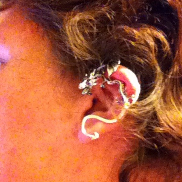 SOLD---- Dragon ear cuff - Picture 2 of 4