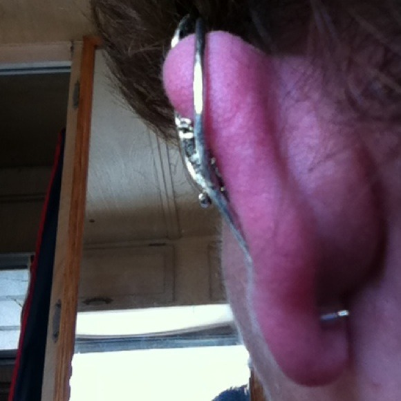 SOLD---- Dragon ear cuff - Picture 4 of 4