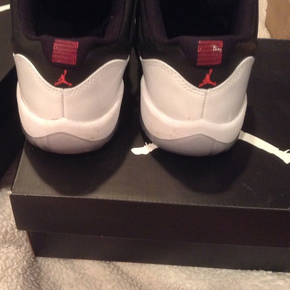 Jordan tuxedo retro lows 5.5 youth - Picture 3 of 4