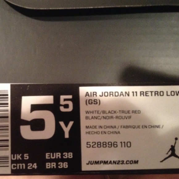Jordan tuxedo retro lows 5.5 youth - Picture 4 of 4