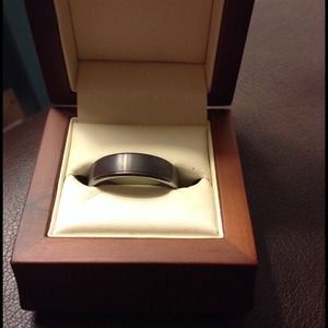 Men's tungsten ring size 10