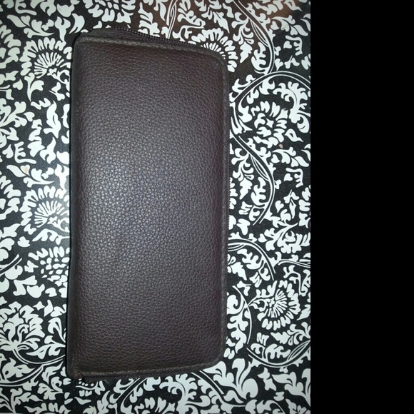 Non Name brand wallets! - Picture 2 of 4