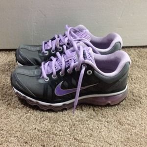 Gray and purple Nike Airmax size 6.5