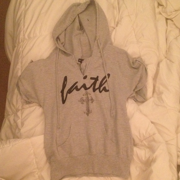 Short-sleeved sweatshirt