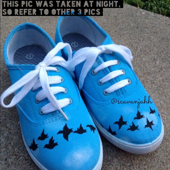 Moving sale, worn once - Picture 2 of 4