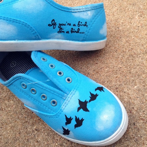 Moving sale, worn once - Picture 3 of 4