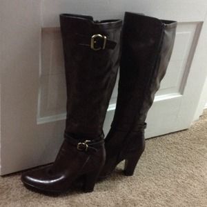 7 wide chocolate brown faux leather boots
