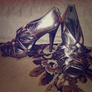 Purplish, grey, snakeskin heels!