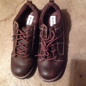 BRAND NEW WITH TAGS, AIRWALK brown shoes 7.5