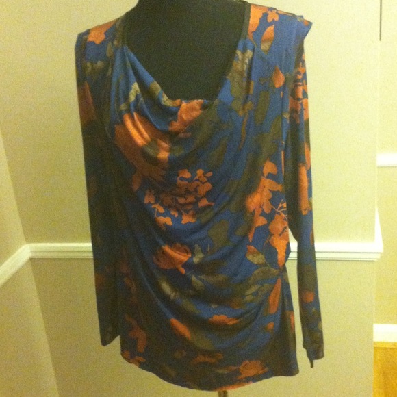 640. Simply Vera Long Sleeve Cowl Neck Top