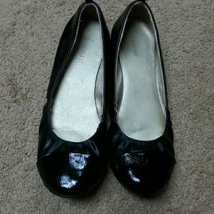 Black Nine west flats
