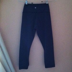 Lululemon wunder under crop size 4 purple & black