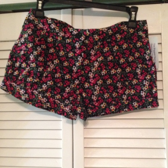 Hold for Meli🍃cute Flower shorts🍃🍃SALE🍃