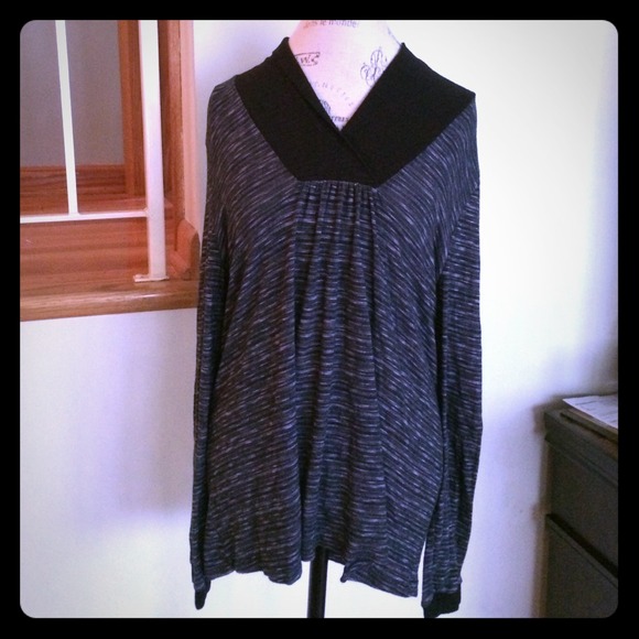 Maternity Long stretchy top.