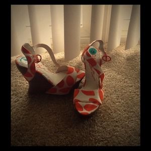 Alice and Olivia Sandels