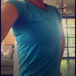 Lululemon Run Swiftly Tech Short Sleeve. Size 6