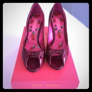 ⬇️ Betsey Johnson Pumps