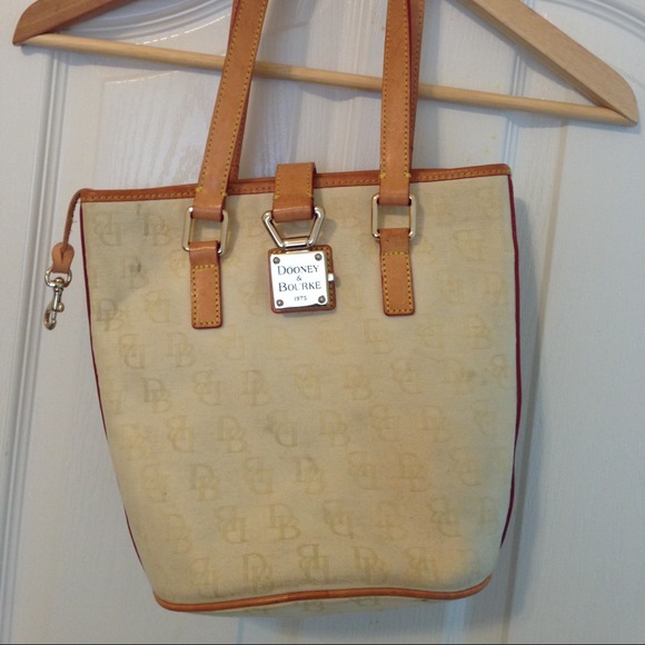 Dooney & Bourke cream bucket purse - Picture 1 of 3