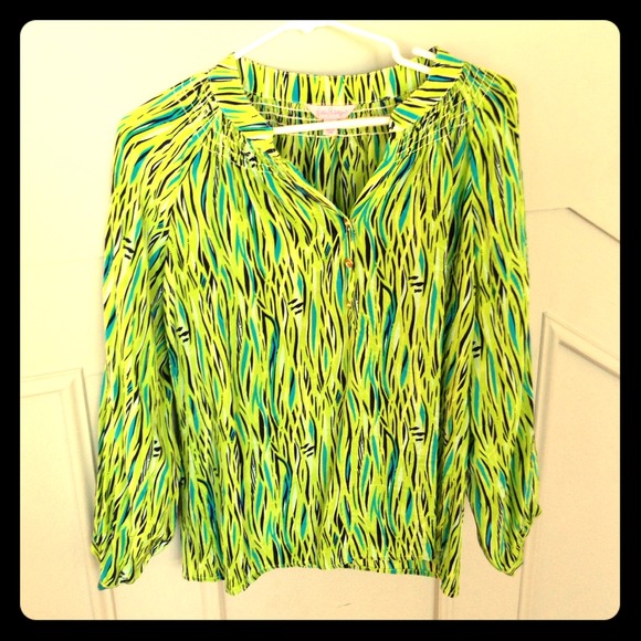 Super fun Lily Pulitzer blouse