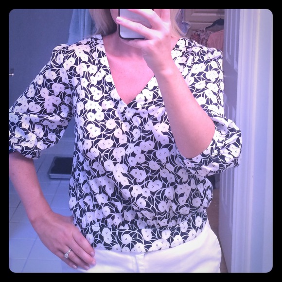 REDUCED! Anthropologie floral top w/ button detail