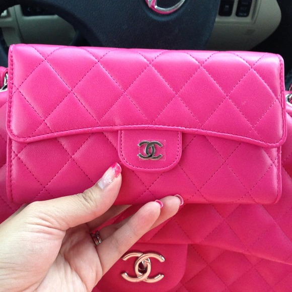 🌸sold🌸 Chanel lambskin fuchsia 14swallet