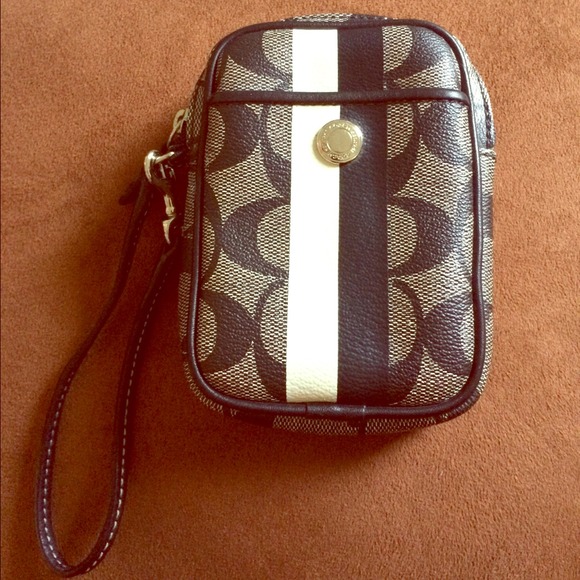 Coach Accessories - ✨Coach universal case✨