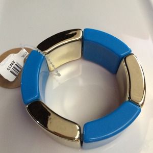 $5! 🚫Must Bundle (3) $5 items to get deal!🚫Nickel Free Stretch Bracelet!