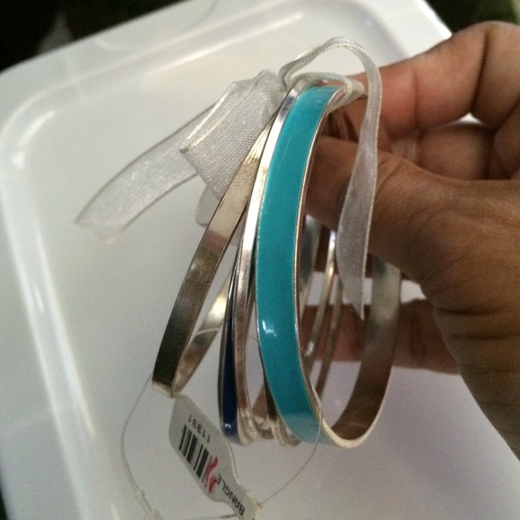 4- PC Bracelet Set! - Picture 2 of 2