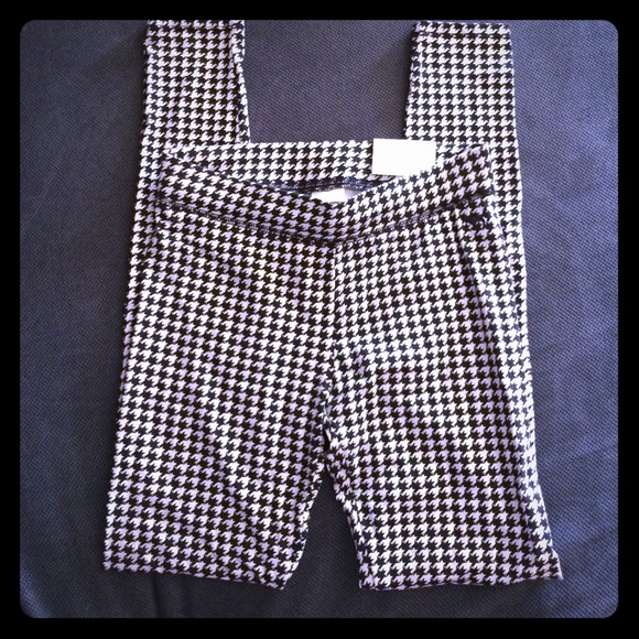 Victoria's Secret houndstooth leggings