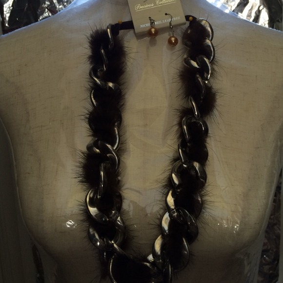 New Fur/ Chain Look Necklace Set! - Picture 2 of 3