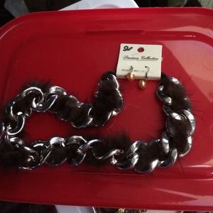 New Fur/ Chain Look Necklace Set!