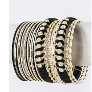 Fashionable bangle set
