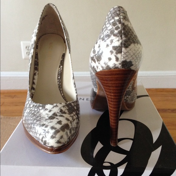Nine West heels, grey multi- print, 4" heels